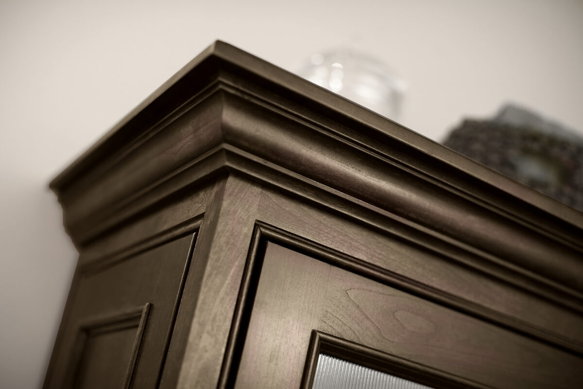 Crown modling stack close up on Dura Surpeme Cabinetry