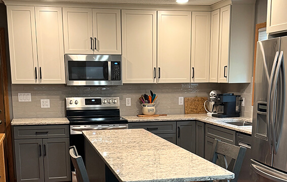 A testimony about a new l-shaped kitchen with Dura Supreme cabinets.